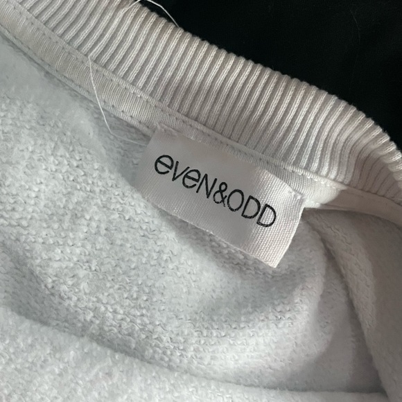 white floral crew neck - Picture 3 of 3